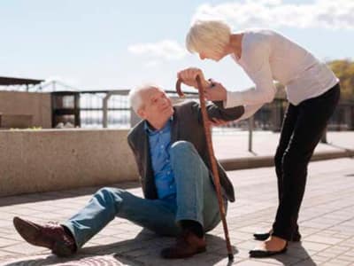 ¿Como evitar caídas de personas mayores en el hogar?